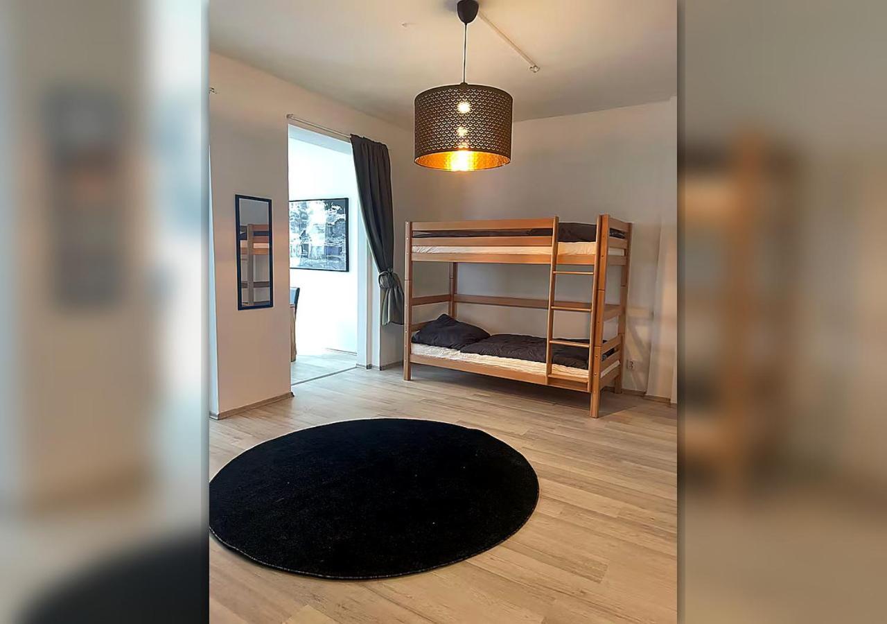 Altstadt 2 Bedroom 10-12 Beds 15 Min Messe Apartment *