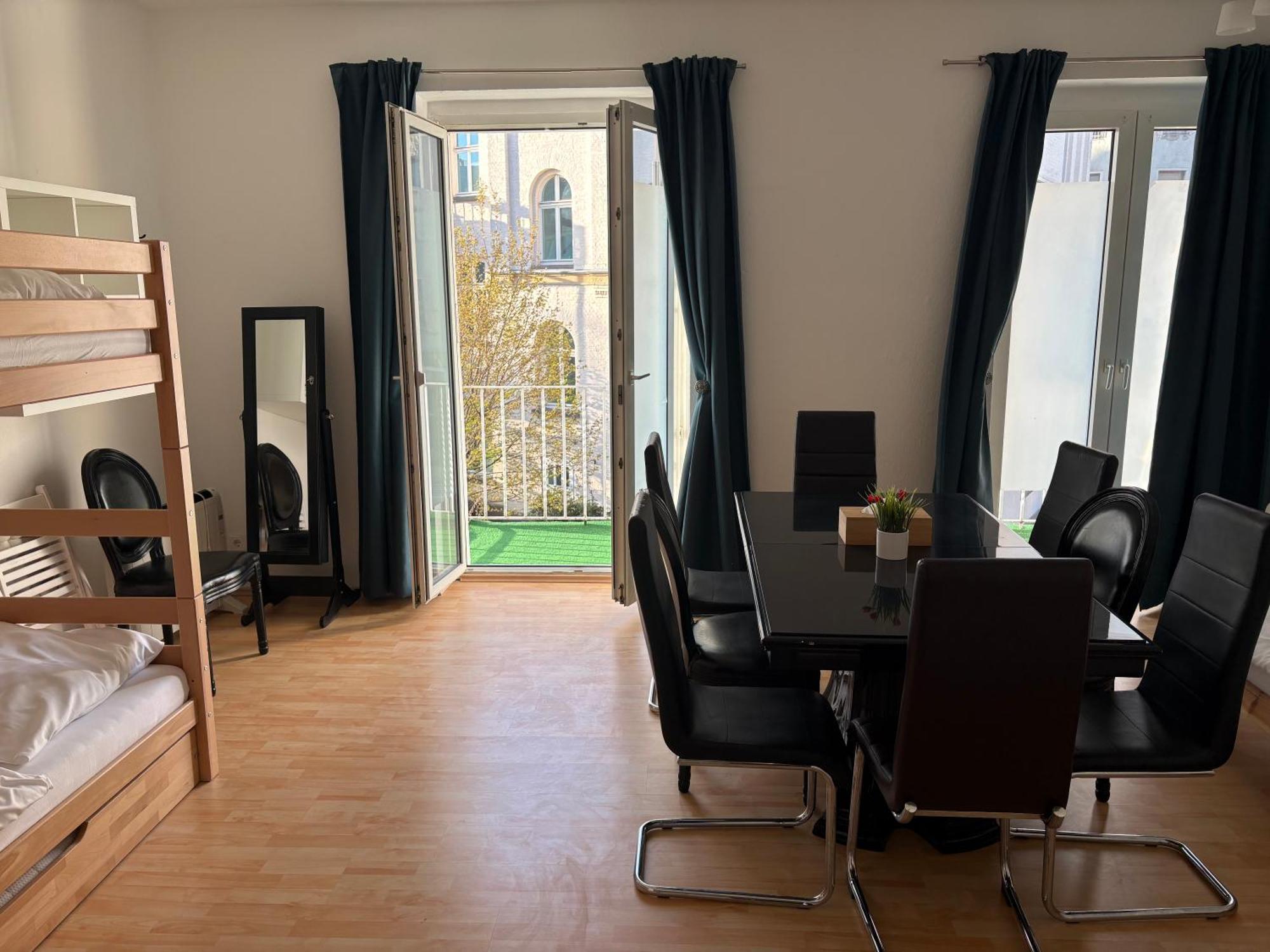 Altstadt 2 Bedroom 10-12 Beds 15 Min Messe Apartment