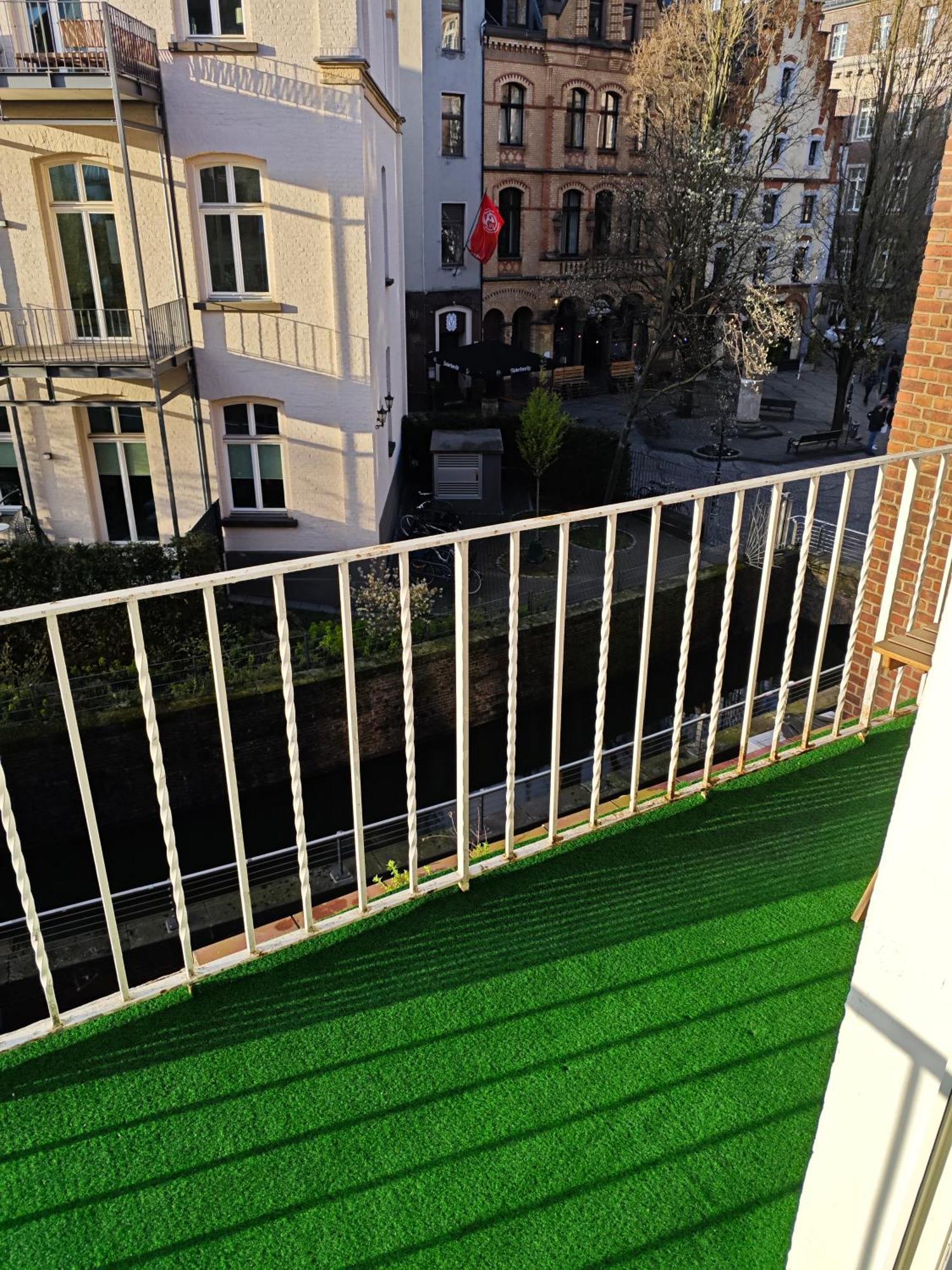 Altstadt 2 Bedroom 10-12 Beds 15 Min Messe Apartment *